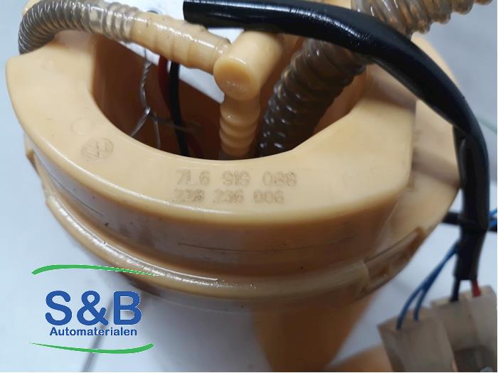 Brandstofpomp module van een Volkswagen Touareg (7LA/7L6) 2.5 TDI R5 2007