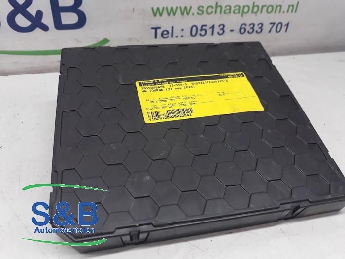 Boordcomputer van een Volkswagen Touran (5T1) 2.0 TDI 150 2018