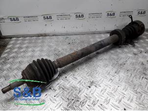 Gebruikte Cardanas rechts-voor (VWA) Volkswagen Passat (35I) 1.8 i CL,GL,GT Prijs € 60,00 Margeregeling aangeboden door Schaap & Bron