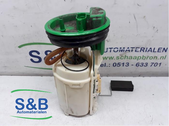 Gebruikte Tank element Pomp Volkswagen Golf IV (1J1) 1.6 FSI 16V Prijs € 125,00 Margeregeling aangeboden door Schaap & Bron
