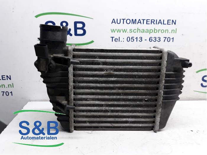 Intercooler van een Audi A6 Avant (C6) 2.0 TDI 16V 2006