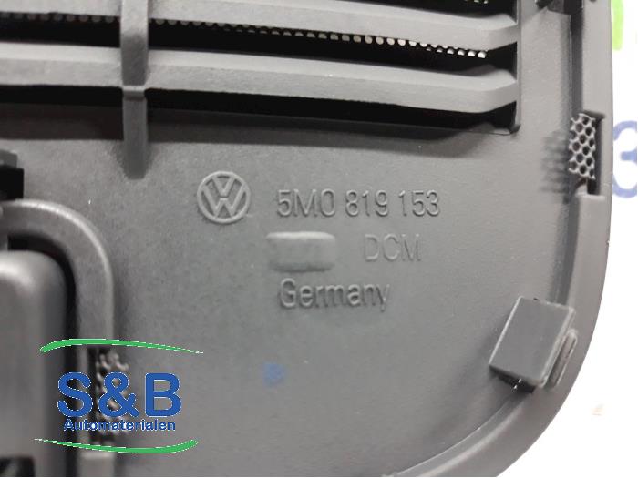 Luchtrooster Dashboard van een Volkswagen Golf Plus (5M1/1KP) 2.0 TDI 16V 2012