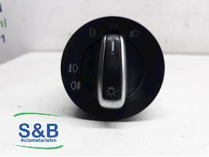 Gebruikte Licht Schakelaar Volkswagen Caddy III (2KA,2KH,2CA,2CH) 1.9 TDI Prijs € 30,00 Margeregeling aangeboden door Schaap & Bron