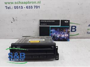 Gebruikte Radio CD Speler BMW Mini One/Cooper (R50) 1.6 16V Cooper Prijs € 50,00 Margeregeling aangeboden door Schaap & Bron