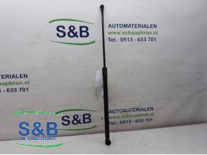 Gebruikte Kofferdekseldemper links-achter Seat Ibiza IV (6J5) 1.2 TDI Ecomotive Prijs € 15,00 Margeregeling aangeboden door Schaap & Bron