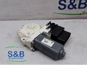 Gebruikte Motor electrisch raam Volkswagen Golf VI Variant (AJ5/1KA) 1.4 TSI 160 16V Prijs € 50,00 Margeregeling aangeboden door Schaap & Bron