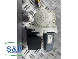 Gebruikte Raammotor Portier Volkswagen Golf V Variant (1K5) 1.9 TDI 16V Prijs € 50,00 Margeregeling aangeboden door Schaap & Bron