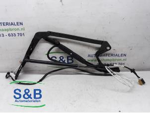 Gebruikte Scharnier Achterklep Volkswagen Eos (1F7/F8) 2.0 FSI 16V Prijs € 65,00 Margeregeling aangeboden door Schaap & Bron