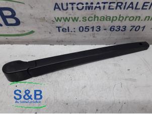 Gebruikte Ruitenwisserarm achter Volkswagen Caddy IV 2.0 TDI 75 Prijs € 15,00 Margeregeling aangeboden door Schaap & Bron