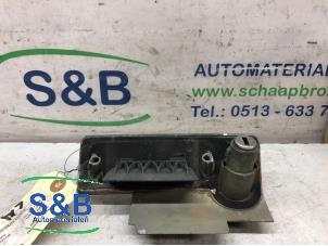 Gebruikte Achterklep Handgreep Volkswagen Transporter T5 2.5 TDi Prijs € 20,00 Margeregeling aangeboden door Schaap & Bron