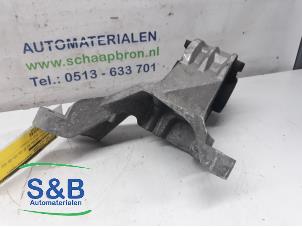Gebruikte Versnellingsbak Steun BMW Mini One/Cooper (R50) 1.6 16V One Prijs € 25,00 Margeregeling aangeboden door Schaap & Bron