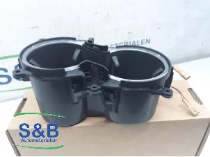 Gebruikte Bekerhouder Audi Q3 (8UB/8UG) 2.0 TDI 16V 140 Prijs € 25,00 Margeregeling aangeboden door Schaap & Bron