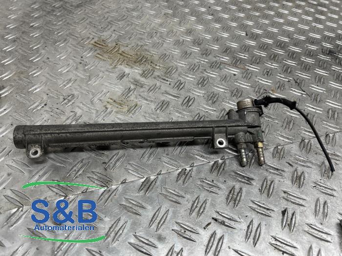 Gebruikte Brandstofverdeler Volkswagen Golf IV (1J1) 1.4 16V Prijs € 40,00 Margeregeling aangeboden door Schaap & Bron