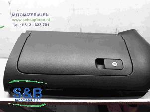 Gebruikte Handschoenenkastje Volkswagen Golf VI (5K1) 1.4 TSI 160 16V Prijs € 40,00 Margeregeling aangeboden door Schaap & Bron