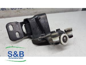 Gebruikte Schuifdeurrol rechts Ford Transit Custom Prijs € 65,00 Margeregeling aangeboden door Schaap & Bron