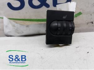 Gebruikte Schakelaar Stoelverwarming Volkswagen Golf Prijs op aanvraag aangeboden door Schaap & Bron