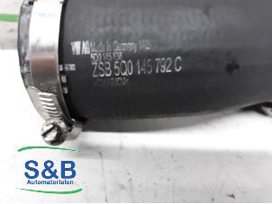 Gebruikte Intercooler Buis Volkswagen Golf VII (AUA) 2.0 GTI 16V Performance Package Prijs € 25,00 Margeregeling aangeboden door Schaap & Bron