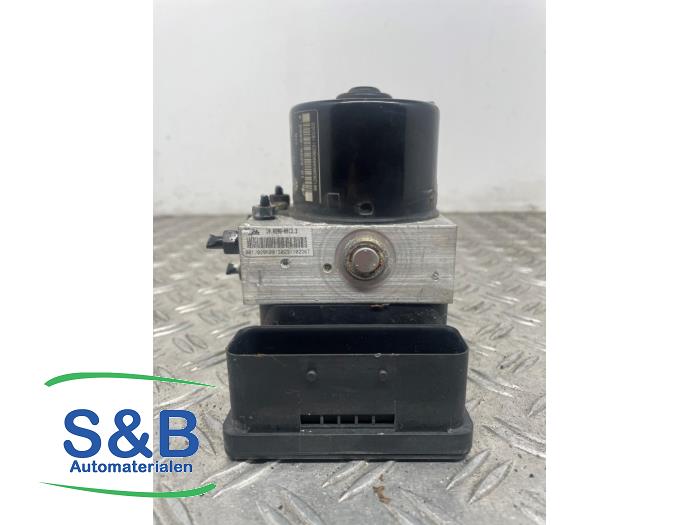 ABS Pomp van een Volkswagen Golf IV (1J1) 1.9 TDI 130 2003