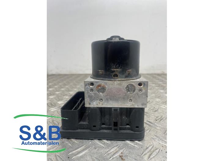 ABS Pomp van een Volkswagen Golf IV (1J1) 1.9 TDI 130 2003