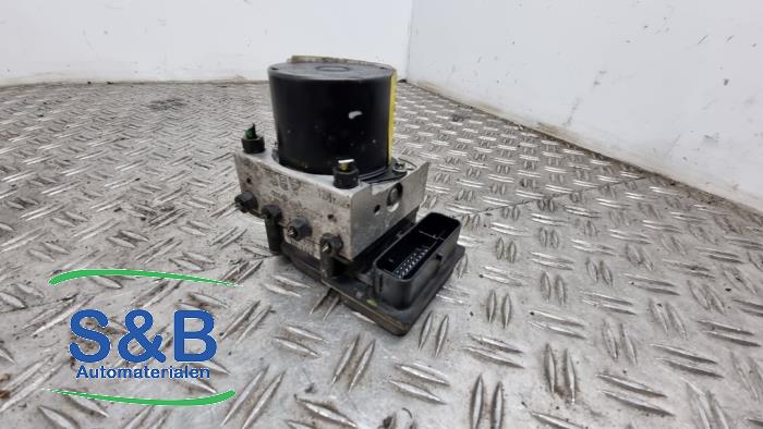 Gebruikte ABS Pomp Volkswagen Polo IV (9N1/2/3) 1.9 SDI Prijs € 49,99 Margeregeling aangeboden door Schaap & Bron