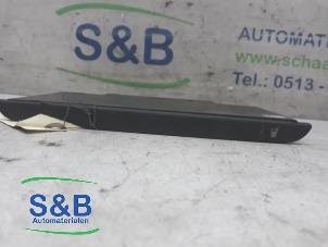 Gebruikte Bekerhouder Volkswagen Passat (3B2) 1.8 20V Prijs € 20,00 Margeregeling aangeboden door Schaap & Bron