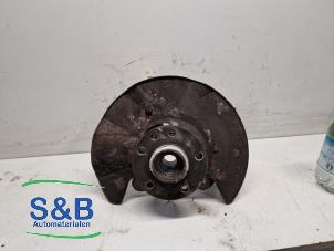 Gebruikte Fusee rechts-voor Volkswagen Multivan T5 (7E/7HC/7HF/7HM) 1.9 TDi Prijs € 60,00 Margeregeling aangeboden door Schaap & Bron