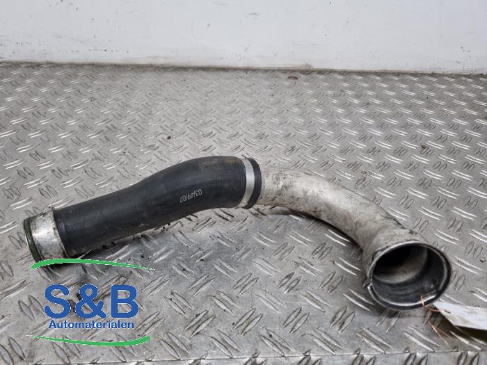 Gebruikte Intercooler Buis Volkswagen Transporter/Caravelle T5 2.5 TDi 4Motion Prijs € 40,00 Margeregeling aangeboden door Schaap & Bron