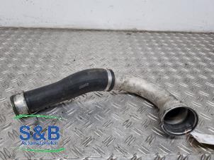 Gebruikte Intercooler Buis Volkswagen Transporter/Caravelle T5 2.5 TDi 4Motion Prijs € 40,00 Margeregeling aangeboden door Schaap & Bron