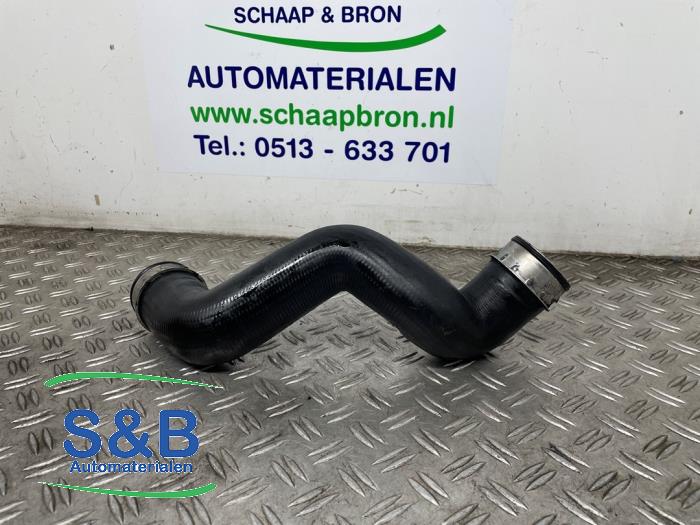 Gebruikte Intercooler Slang Volkswagen Passat (3B3) 1.9 TDI 130 Prijs € 25,00 Margeregeling aangeboden door Schaap & Bron