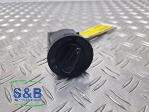 Gebruikte Licht Schakelaar Volkswagen Passat (3B2) 1.8 T 20V Prijs € 20,00 Margeregeling aangeboden door Schaap & Bron