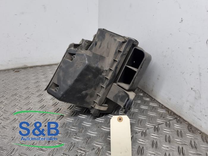 Gebruikte Luchtfilterhuis Volkswagen Passat (3B2) 1.9 TDi 90 Prijs € 40,00 Margeregeling aangeboden door Schaap & Bron