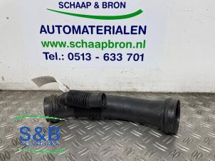 Gebruikte Aanzuigslang Lucht Volkswagen Passat (3B2) 1.6 Prijs € 20,00 Margeregeling aangeboden door Schaap & Bron