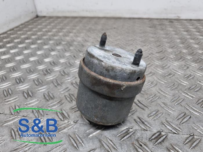 Gebruikte Motorrubber Volkswagen Transporter/Caravelle T4 1.9 TD Prijs € 29,99 Margeregeling aangeboden door Schaap & Bron