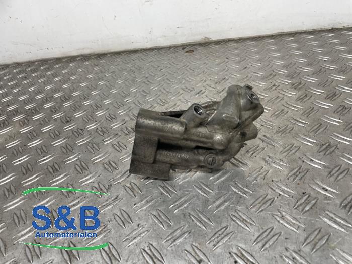Gebruikte Oliefilterhuis Volkswagen Passat (3B2) 1.9 TDi 90 Prijs € 60,00 Margeregeling aangeboden door Schaap & Bron