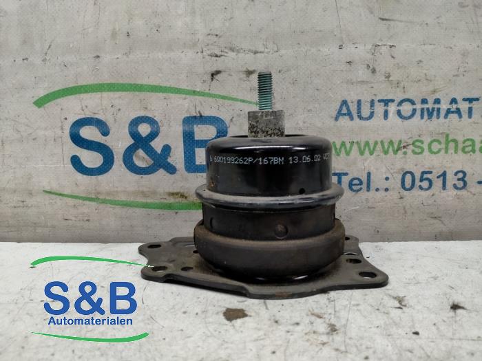 Gebruikte Motorrubber Volkswagen Polo IV (9N1/2/3) 1.4 16V Prijs € 33,00 Margeregeling aangeboden door Schaap & Bron