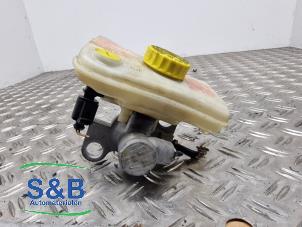 Gebruikte Hoofdremcilinder Volkswagen Passat (3B3) 2.0 Prijs € 35,00 Margeregeling aangeboden door Schaap & Bron