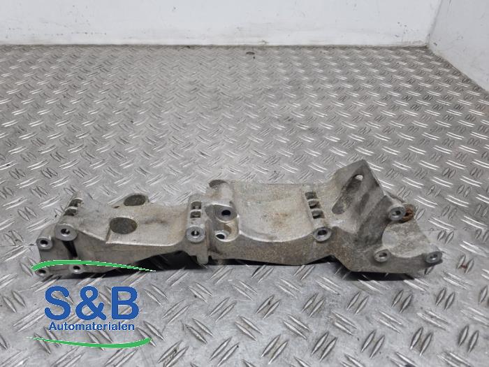 Gebruikte Dynamosteun onder Audi A3 (8L1) 1.8 20V Turbo Prijs € 50,00 Margeregeling aangeboden door Schaap & Bron