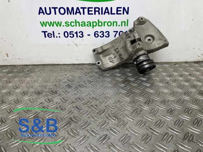 Gebruikte Dynamosteun boven Volkswagen Lupo (6X1) 1.4 16V 100 Prijs € 45,00 Margeregeling aangeboden door Schaap & Bron