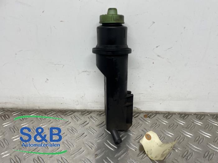 Gebruikte Servo Oliereservoir Volkswagen Polo III (6N1) 1.4i 60 Prijs € 17,00 Margeregeling aangeboden door Schaap & Bron