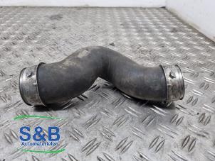 Gebruikte Intercooler Slang Volkswagen Transporter/Caravelle T5 1.9 TDi Prijs € 25,00 Margeregeling aangeboden door Schaap & Bron