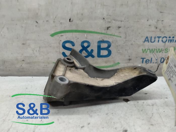 Gebruikte Versnellingsbak Steun Audi A6 (C5) 2.5 TDI V6 24V Prijs € 24,00 Margeregeling aangeboden door Schaap & Bron