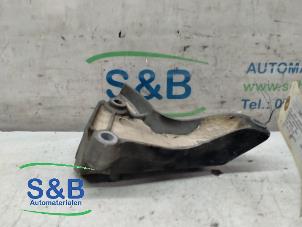 Gebruikte Versnellingsbak Steun Audi A6 (C5) 2.5 TDI V6 24V Prijs € 24,00 Margeregeling aangeboden door Schaap & Bron