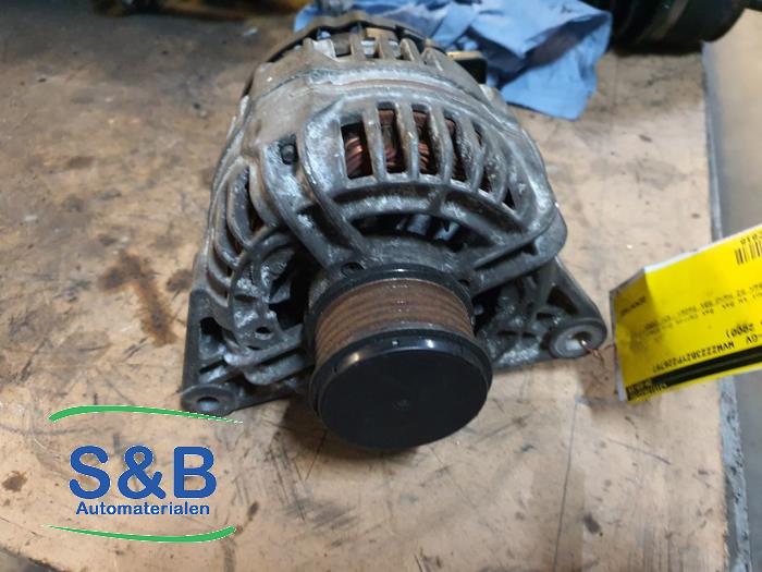 Gebruikte Dynamo Volkswagen Passat (3B2) 1.8 20V Prijs € 50,00 Margeregeling aangeboden door Schaap & Bron