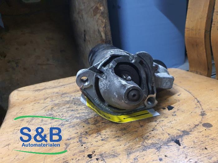 Startmotor van een Volkswagen Passat (3B3) 1.9 TDI 130 2002