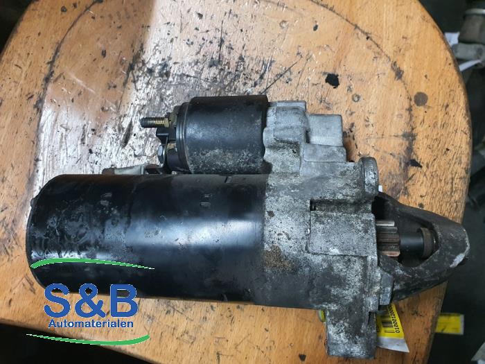 Startmotor van een Volkswagen Passat (3B3) 1.9 TDI 130 2002