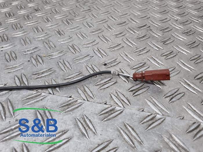 Uitlaat temperatuursensor van een Volkswagen Golf V (1K1) 1.9 TDI 2008