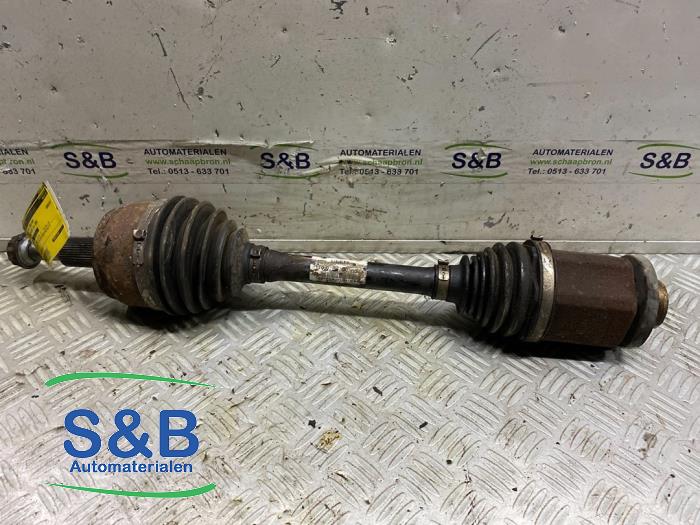 Gebruikte Aandrijfas links-voor Volkswagen Transporter/Caravelle T5 2.5 TDi Prijs € 115,00 Margeregeling aangeboden door Schaap & Bron