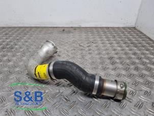 Gebruikte Intercooler Buis Volkswagen Transporter/Caravelle T5 2.5 TDi PF Prijs € 39,99 Margeregeling aangeboden door Schaap & Bron