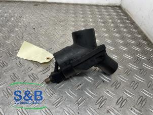 Gebruikte Luchthoeveelheidsmeter Volkswagen Polo III (6N2) 1.4 16V 75 Prijs € 28,00 Margeregeling aangeboden door Schaap & Bron