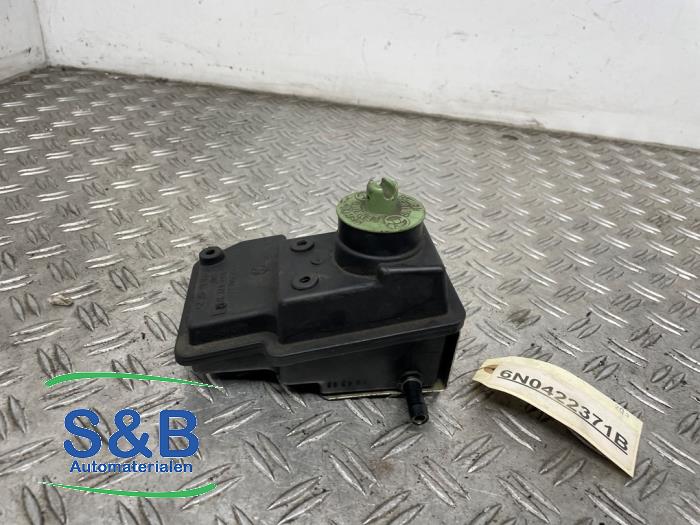 Gebruikte Servo Oliereservoir Volkswagen Lupo (6X1) 1.4 16V 100 Prijs € 21,00 Margeregeling aangeboden door Schaap & Bron